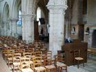 L'orgue CONTENT D4740E situ&eacute; dans la nef sonne dans toute l'&Eacute;glise