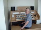 Une cliente parisienne tr&egrave;s fi&egrave;re de son nouvel instrument CONTENT D4740E