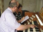 A Montreuil, notre cliente note avec attention toutes les astuces de Plein Orgue.