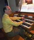 Dans la r&eacute;gion parisienne, un organiste de haut niveau &eacute;prouve de belles sensations sur son nouvel instrument, un VISCOUNT Unico 400