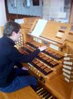 A Roissy-en-France, le premier UNICO 500 de VISCOUNT est install&eacute;. Marc SACRISPEYRE &eacute;tudie les rapports acoustiques des diff&eacute;rents plans sonores dans l'&eacute;glise.