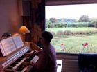 En Normandie, un JOHANNUS Opus S trouve sa place dans un salon de musique priv&eacute;